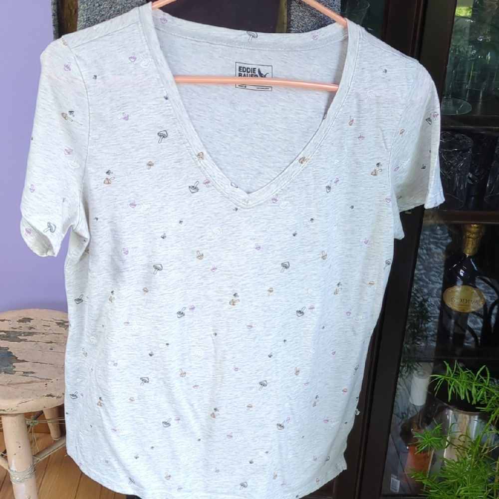 Eddie Bauer Women's Light Gray Mushroom Patterned V-Neck Tee